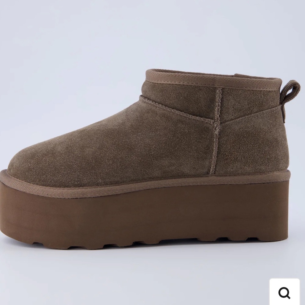 Brand new cushionare botties , half size to big ! Brand new !